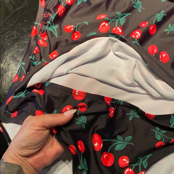 Pin-up cherries swimsuit - Picture 13 of 16